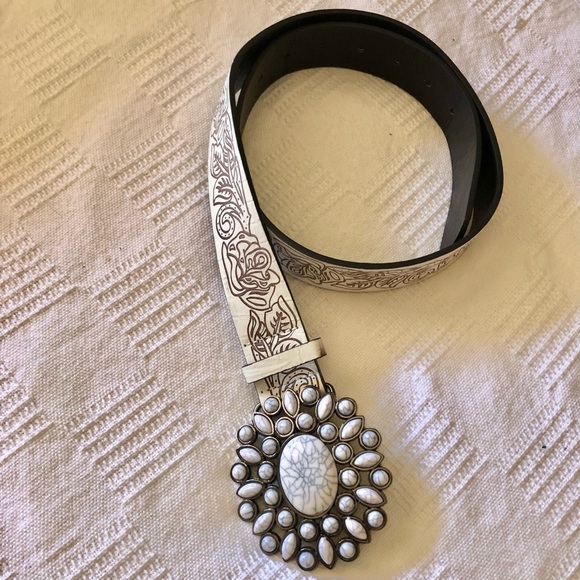 Women’s Fashion Belt - Picture 2 of 2